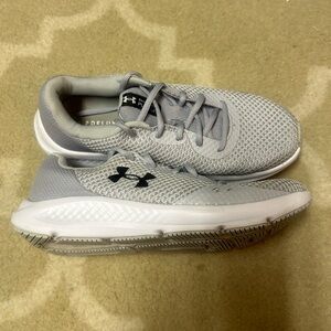 Women’s Under Armour Size 9